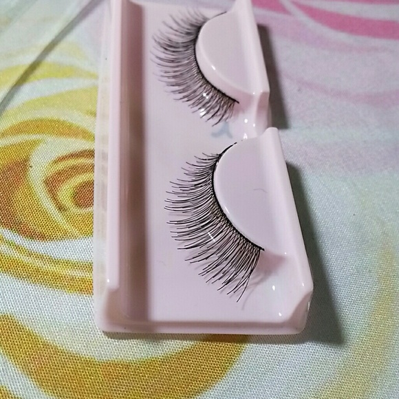 *IN STOCK* C7 Naturally Gorg Lashes by Lash Levels - Picture 4 of 5